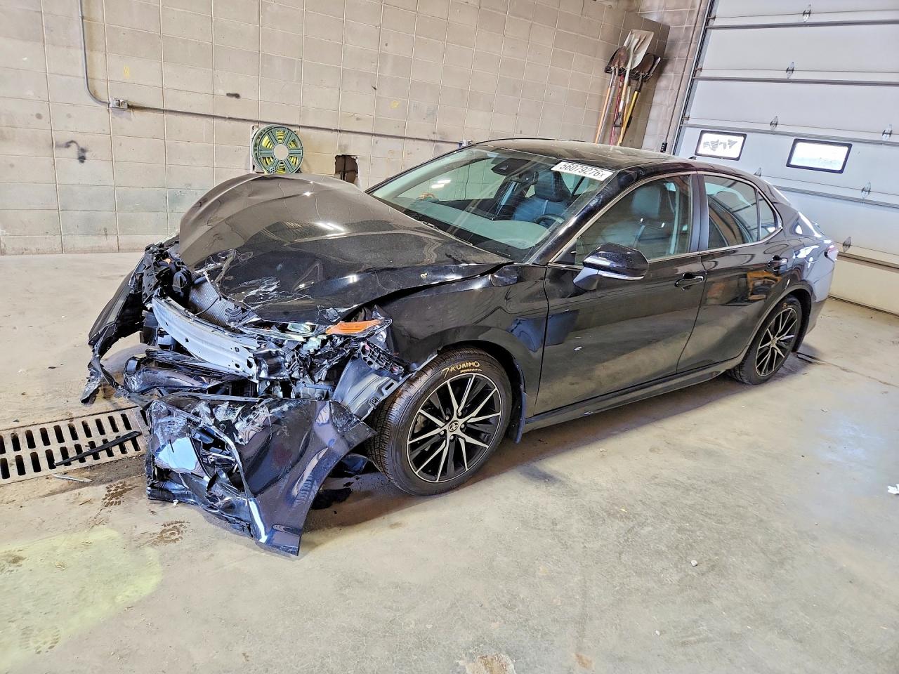 Salvage Toyota Camry Image