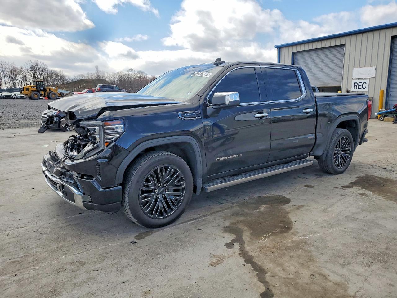 Salvage GMC Sierra Image