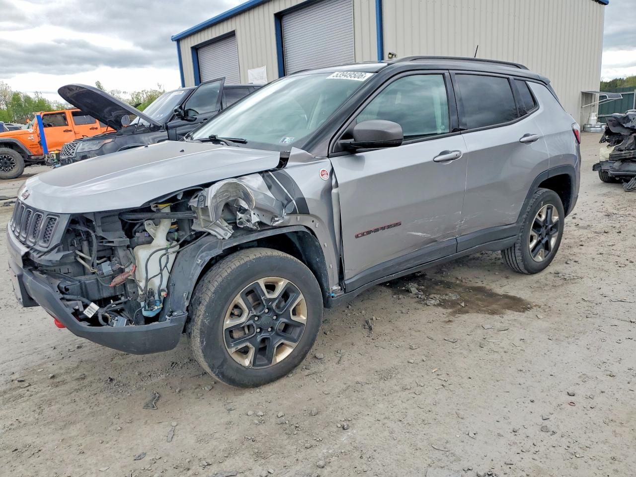Salvage Jeep Compass Image