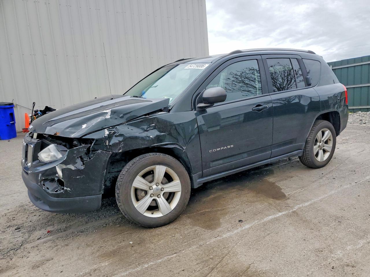 Salvage Jeep Compass Image