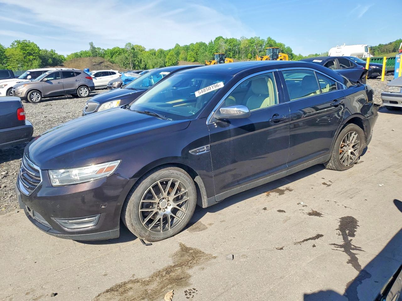 Salvage Ford Taurus Image