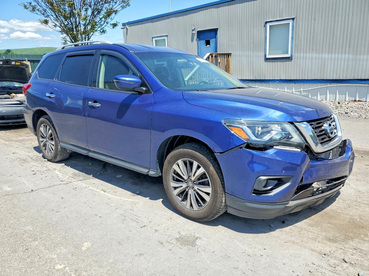 Nissan Pathfinder Sv