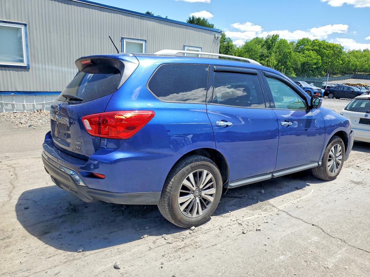 Nissan Pathfinder Sv