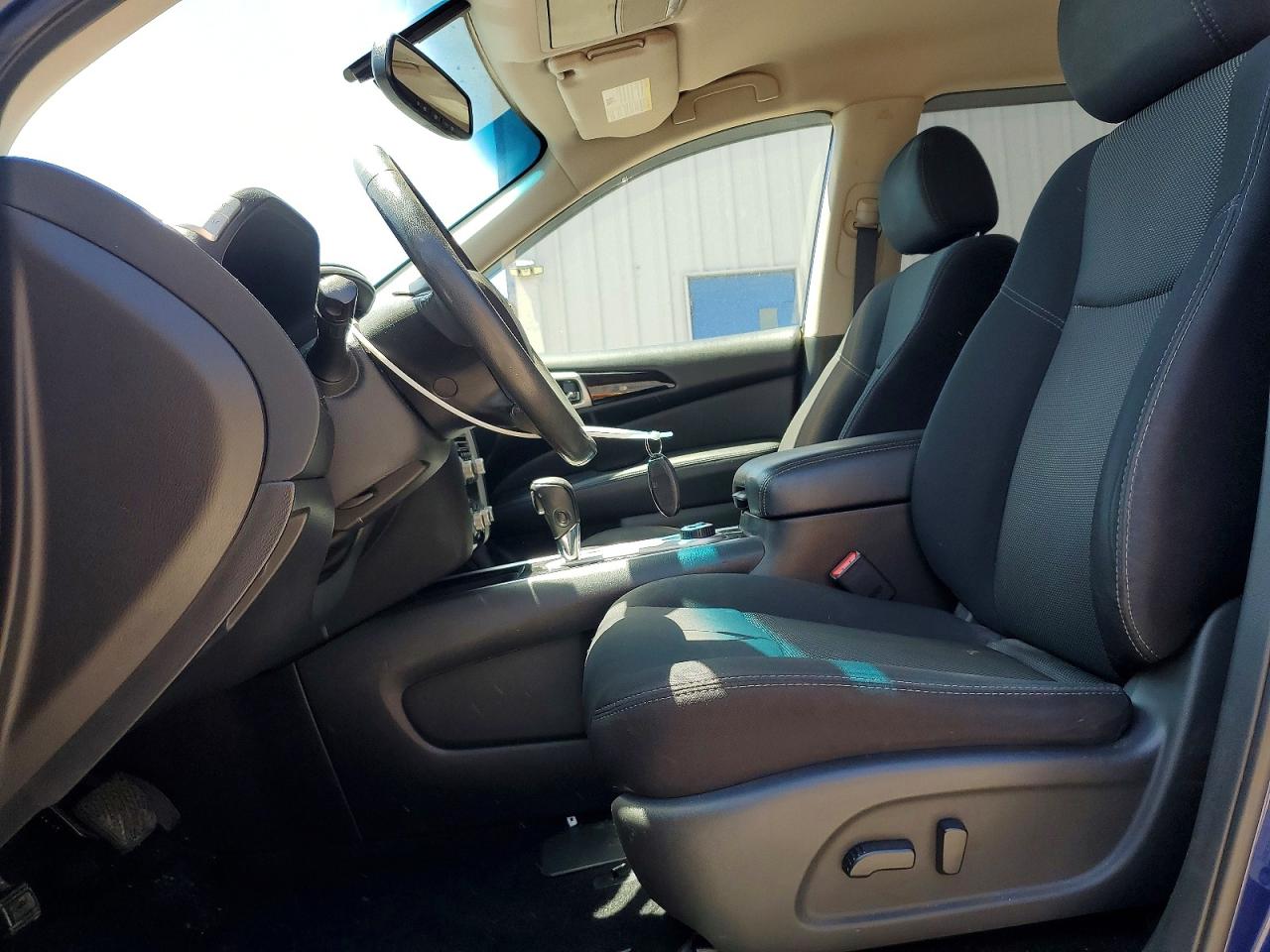 Nissan Pathfinder Sv