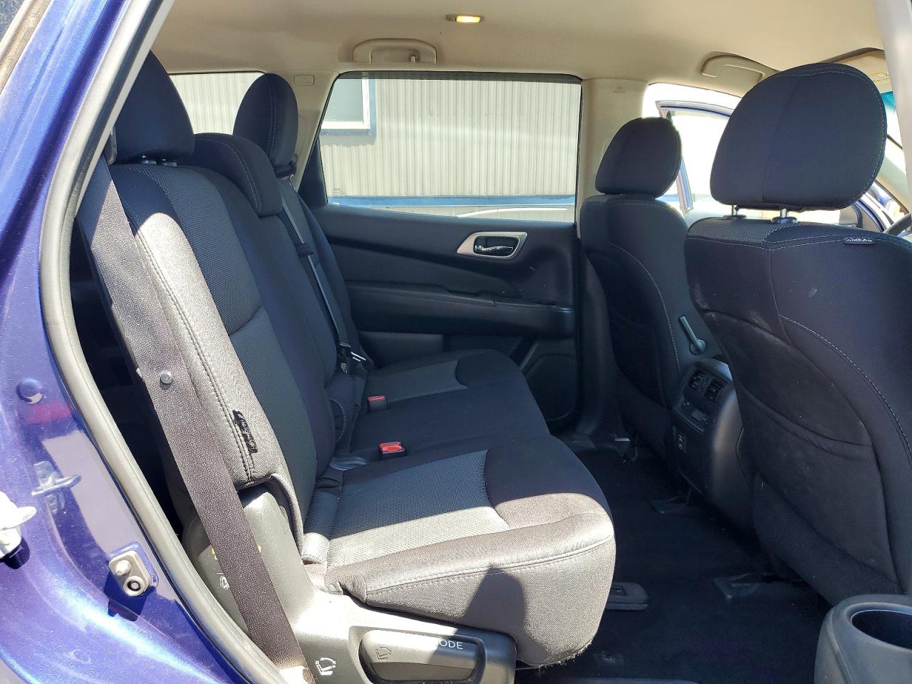 Nissan Pathfinder Sv