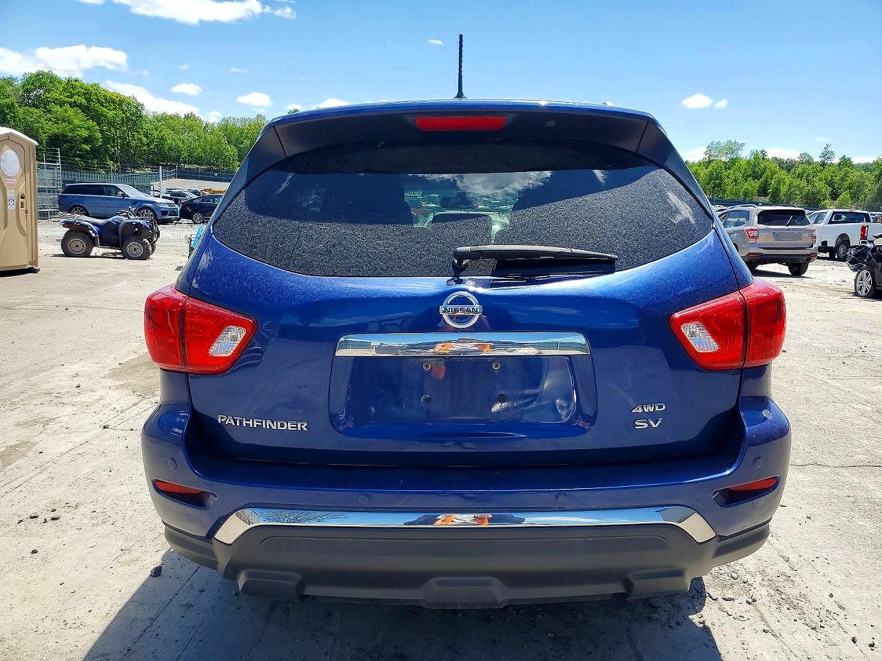 Nissan Pathfinder Sv
