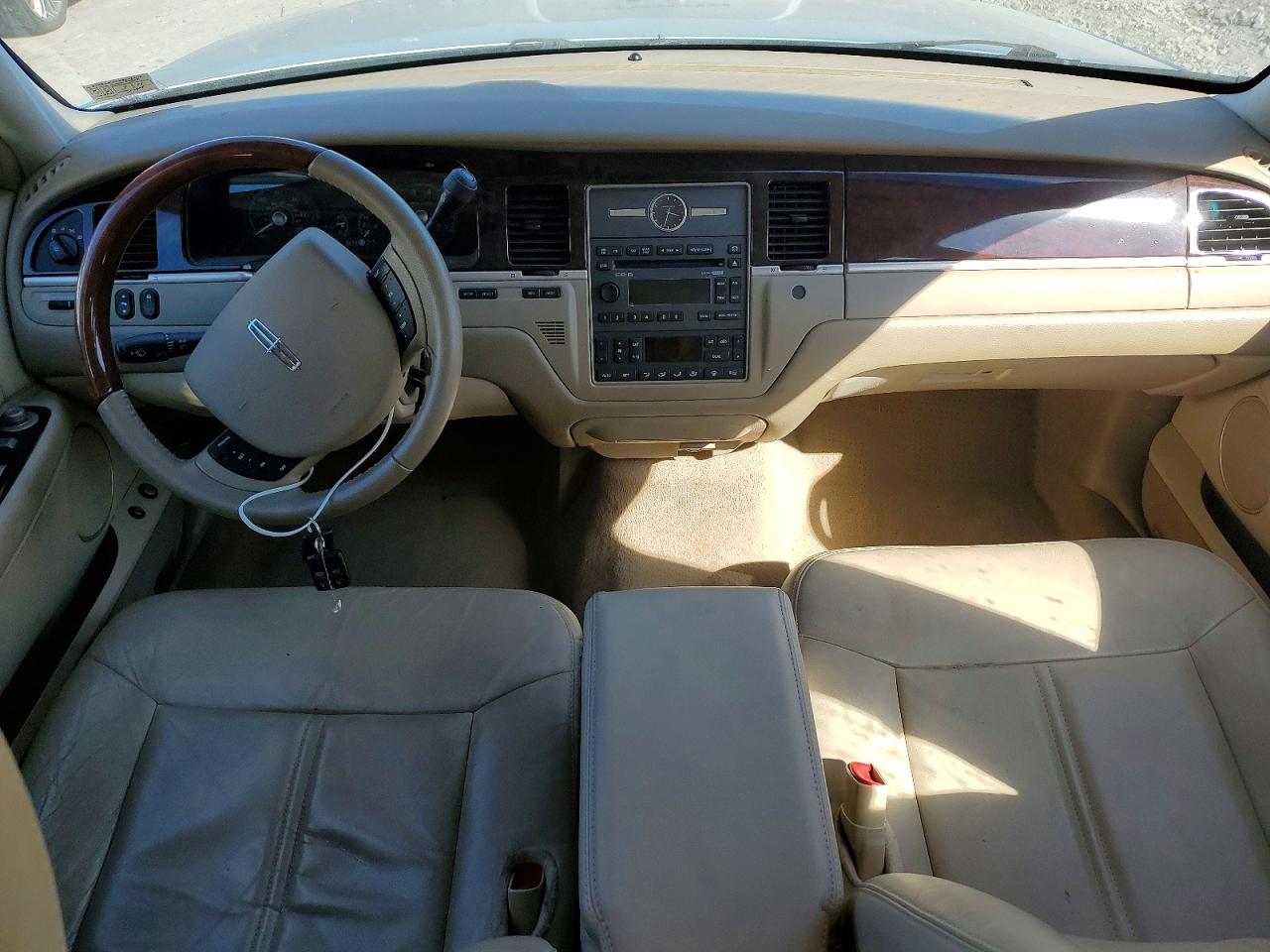 Lincoln Towncar Signature Limited