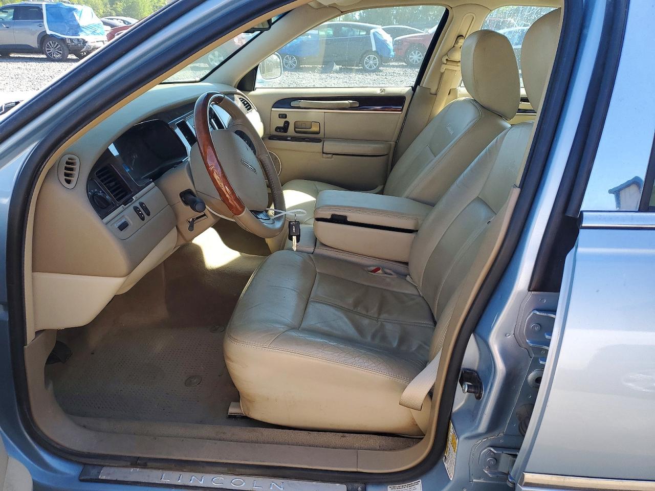 Lincoln Towncar Signature Limited