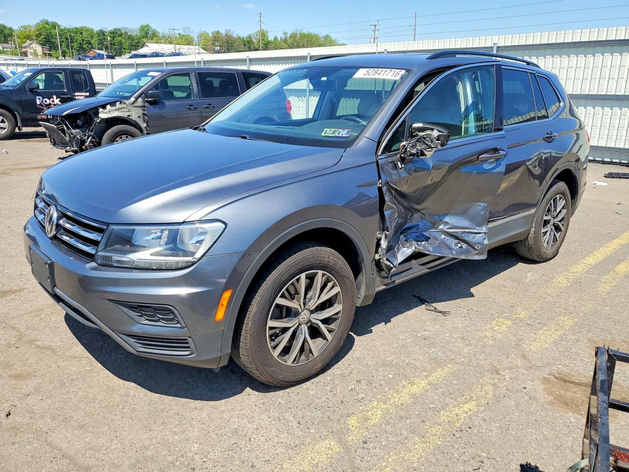 Salvage Volkswagen Tiguan Image