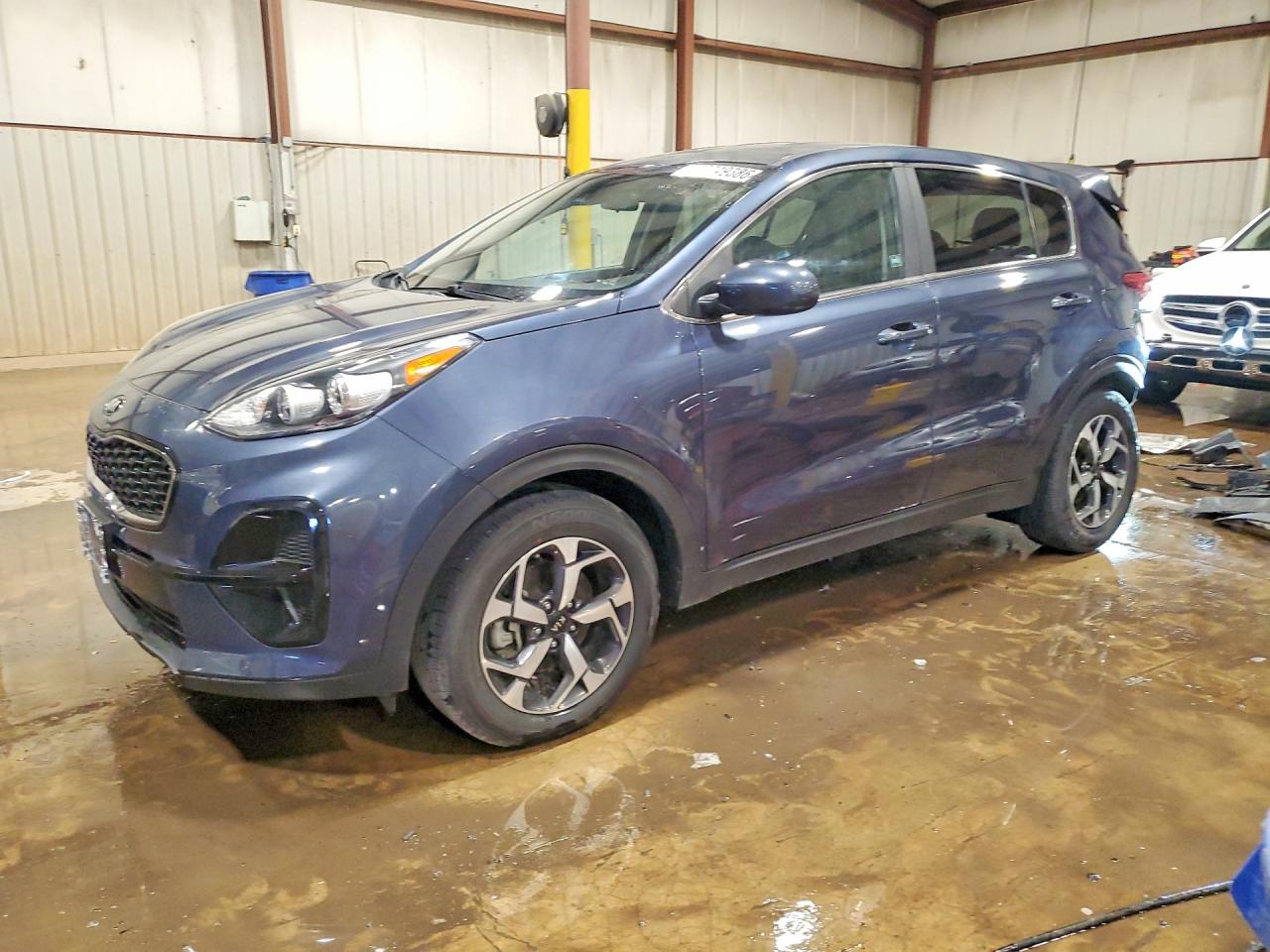 Salvage Kia Sportage Image