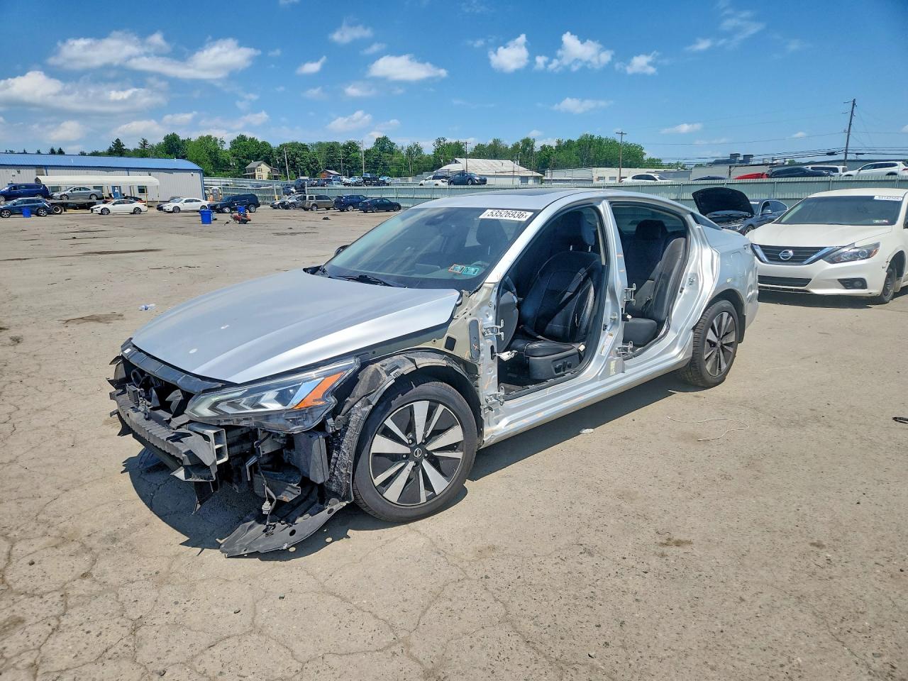 Salvage Nissan Altima Image