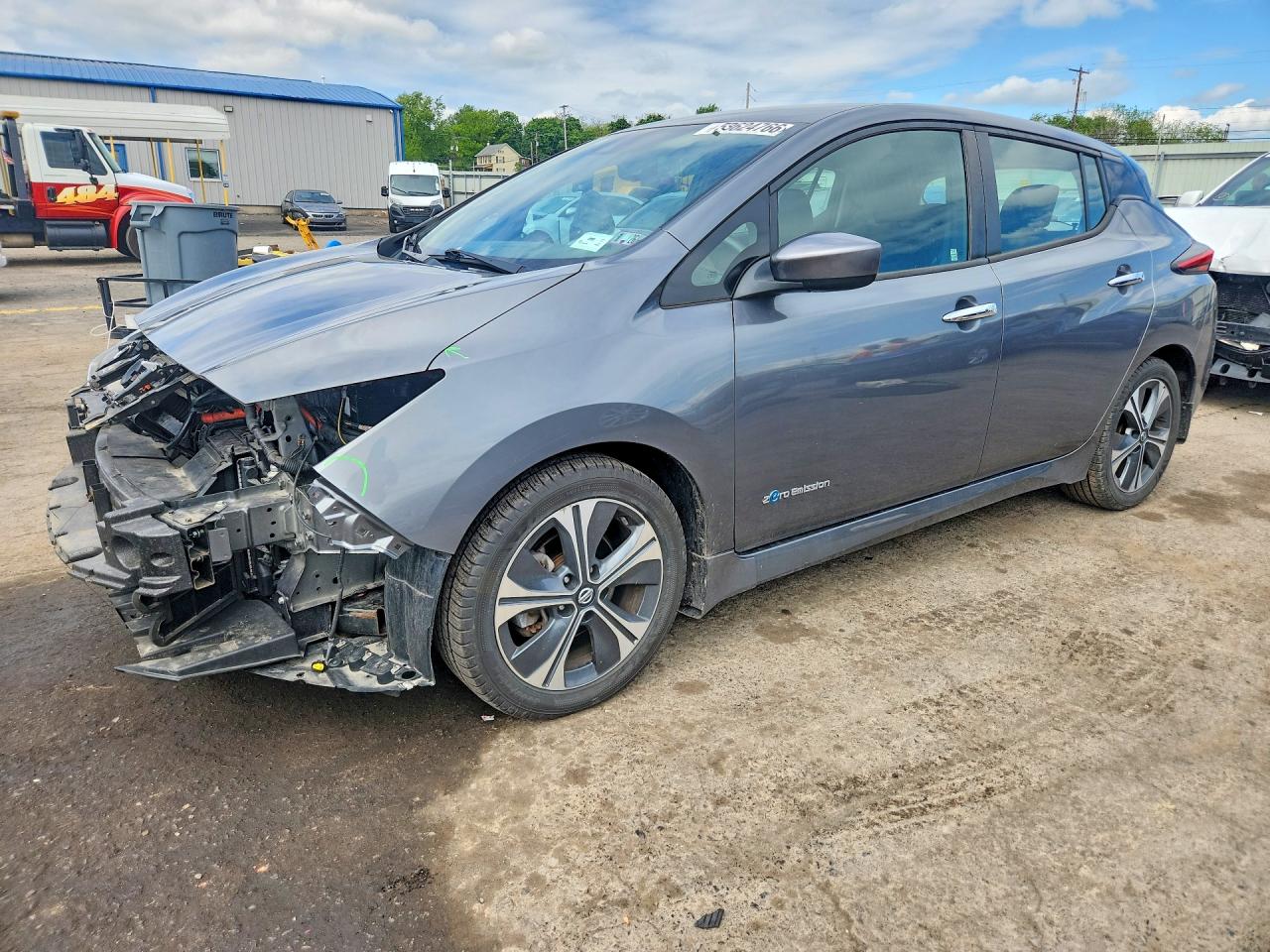 Salvage Nissan LEAF Image