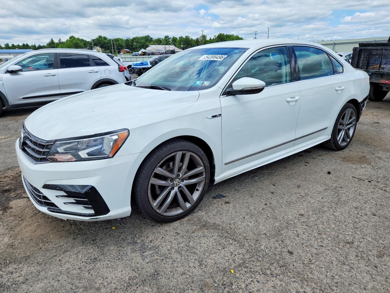 Salvage Volkswagen Passat Image