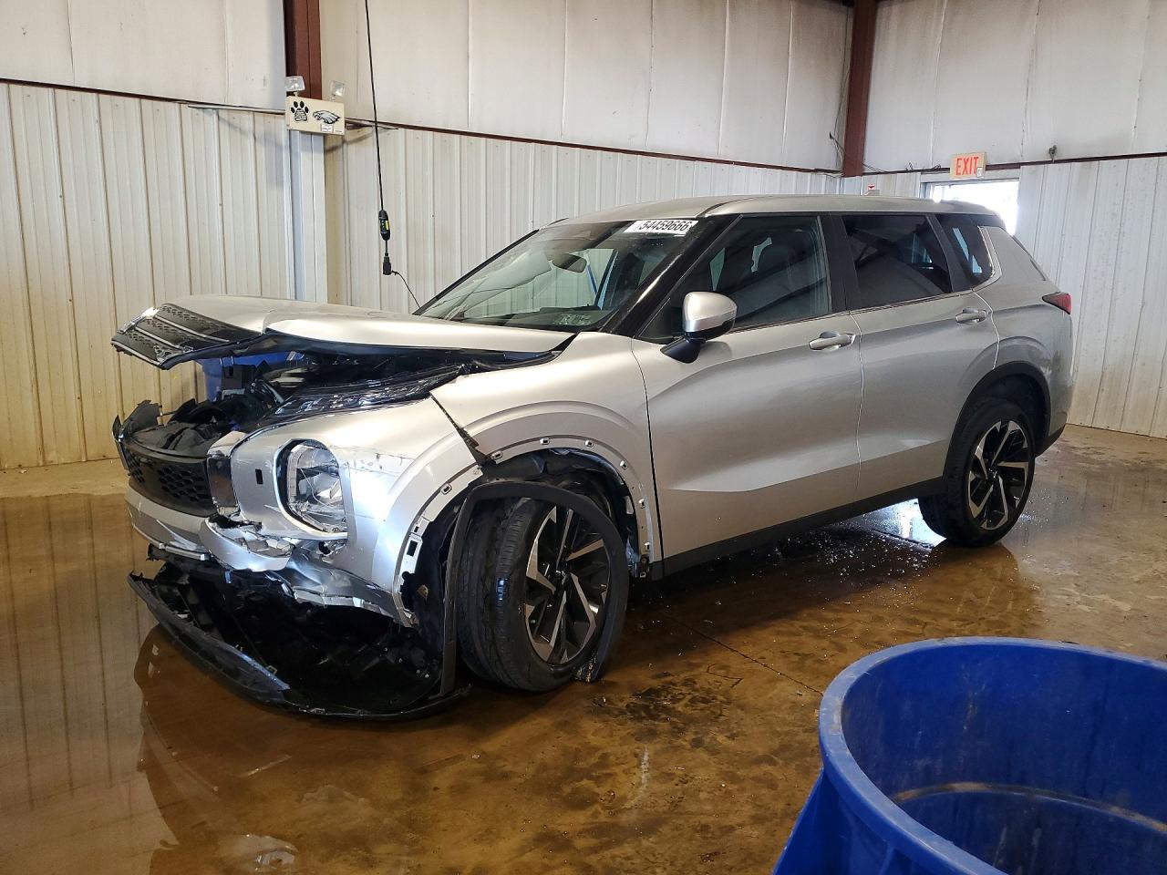 Salvage Mitsubishi Outlander Image