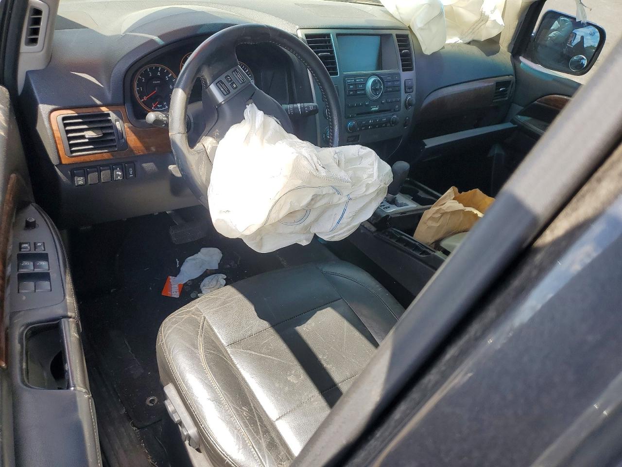 Nissan Armada Sv