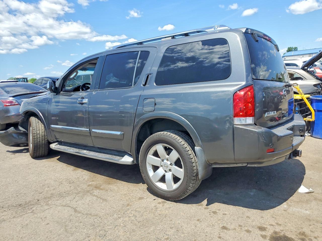Nissan Armada Sv