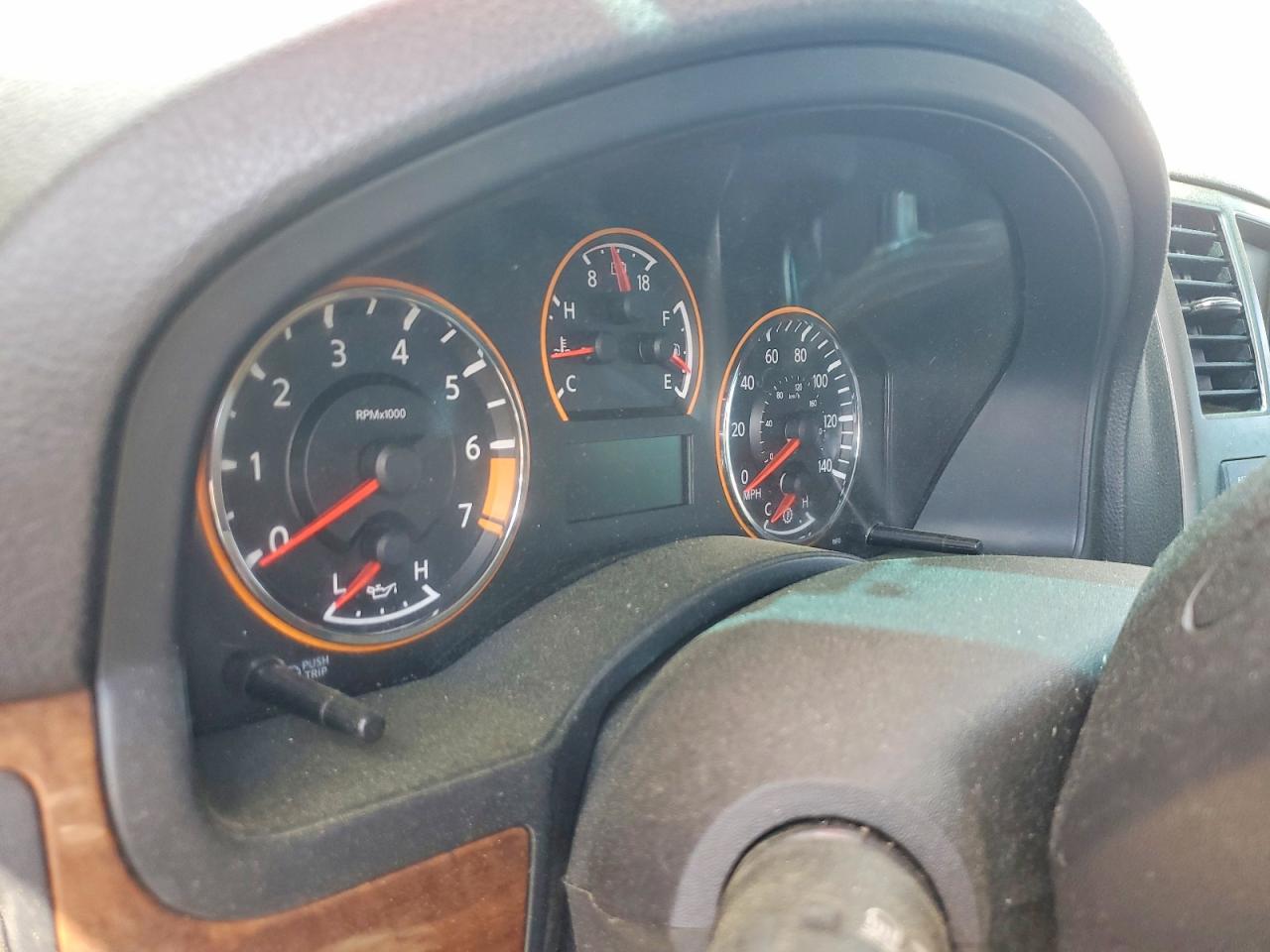 Nissan Armada Sv