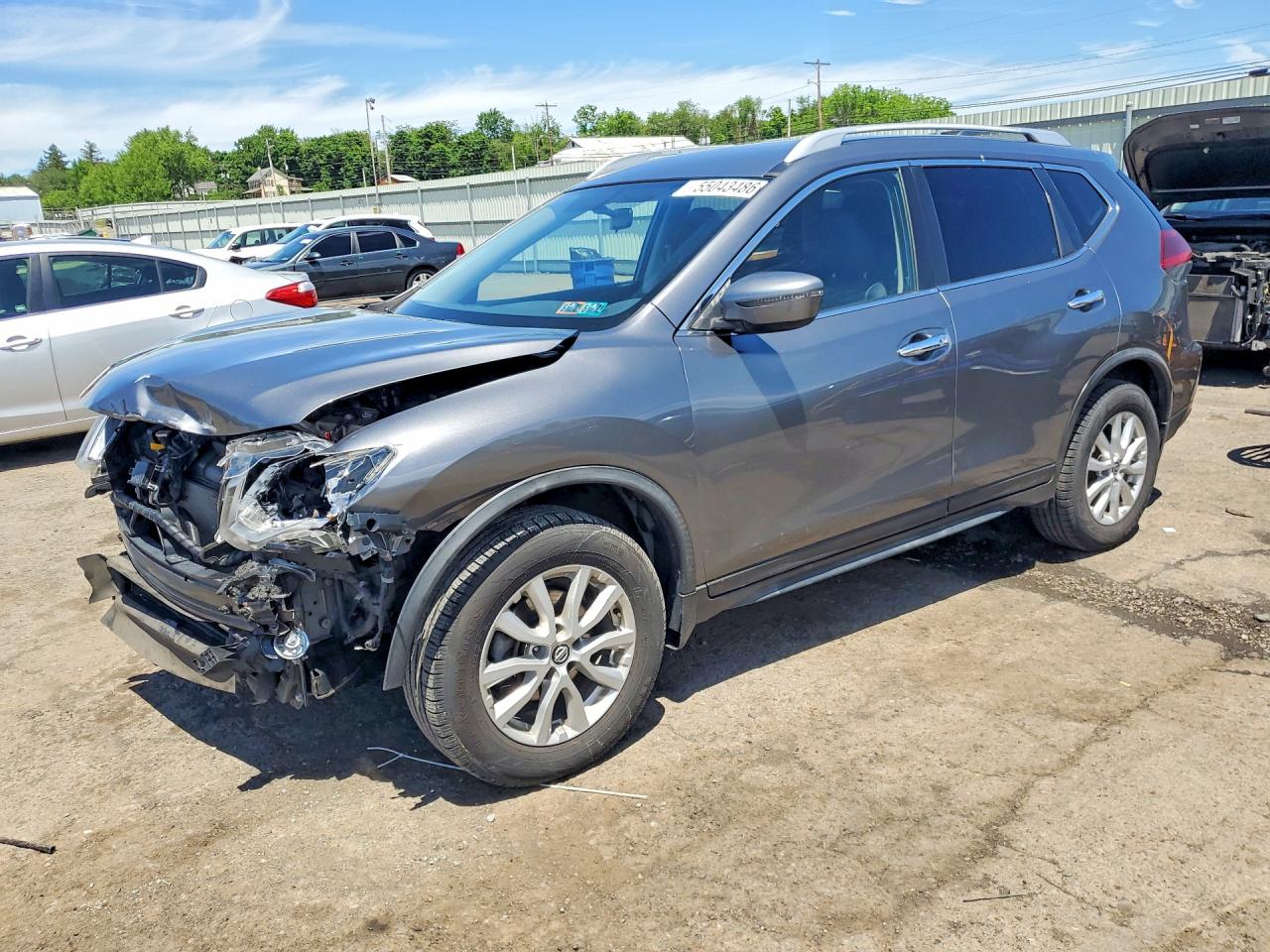 Salvage Nissan Rogue Image