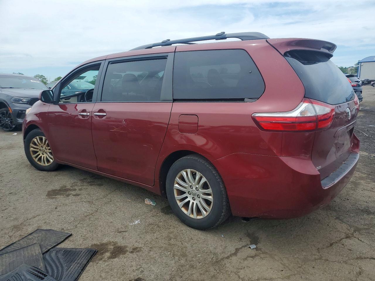 Toyota Sienna Xle 8-passenger