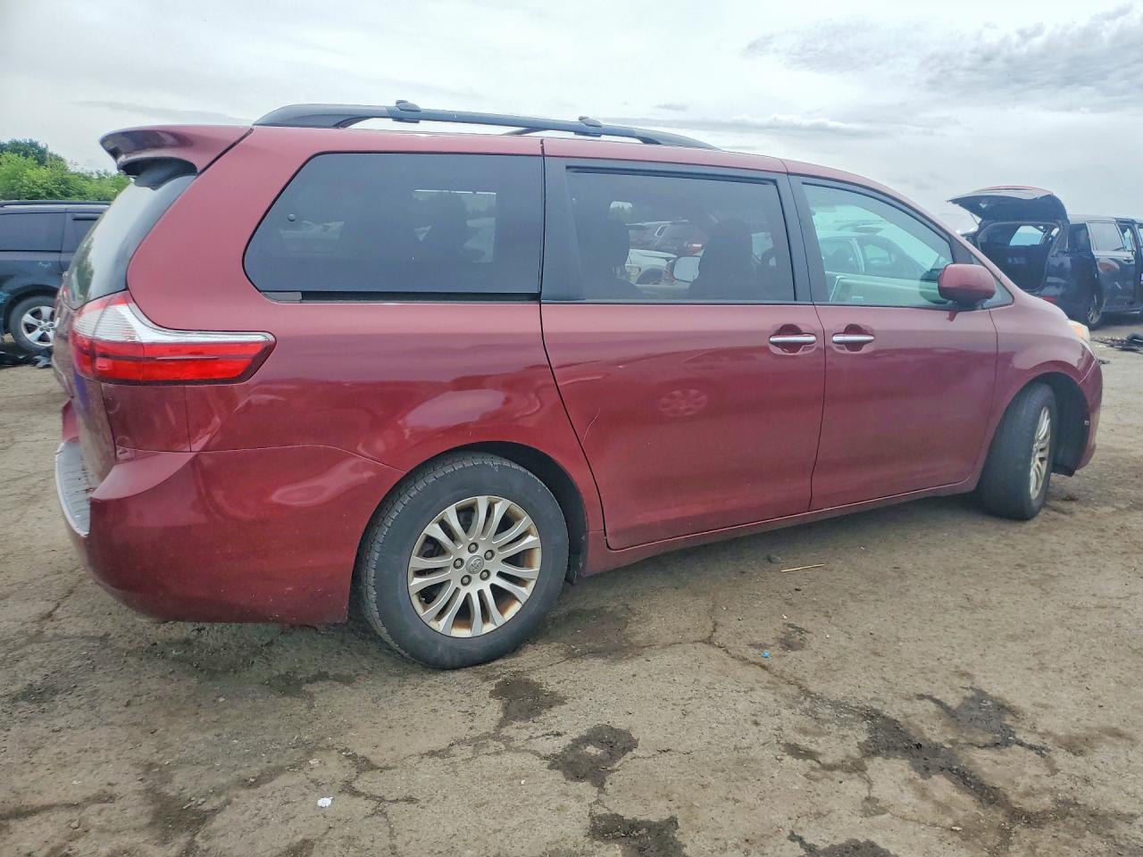 Toyota Sienna Xle 8-passenger