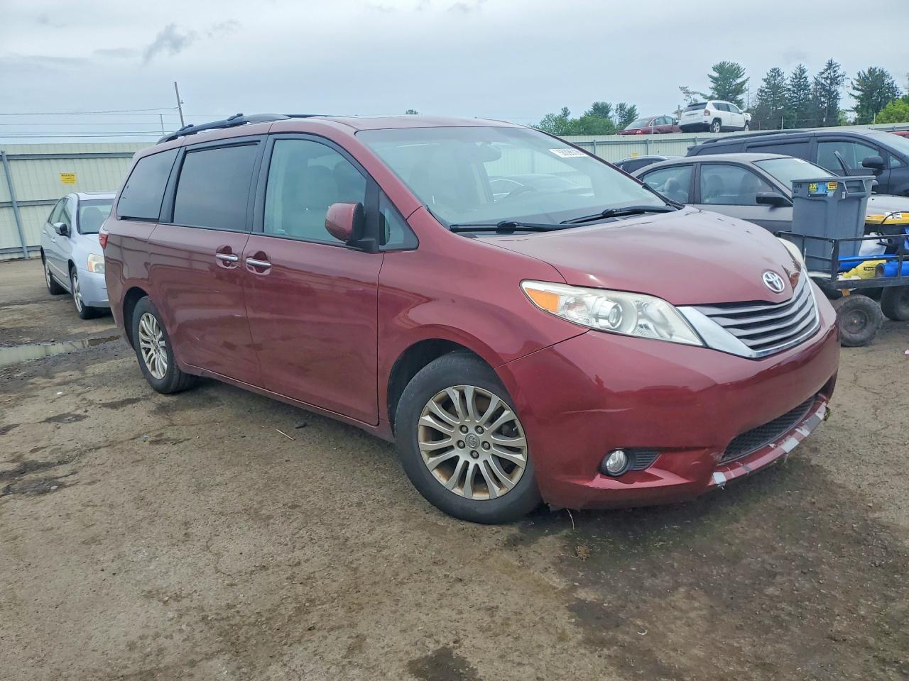 Toyota Sienna Xle 8-passenger