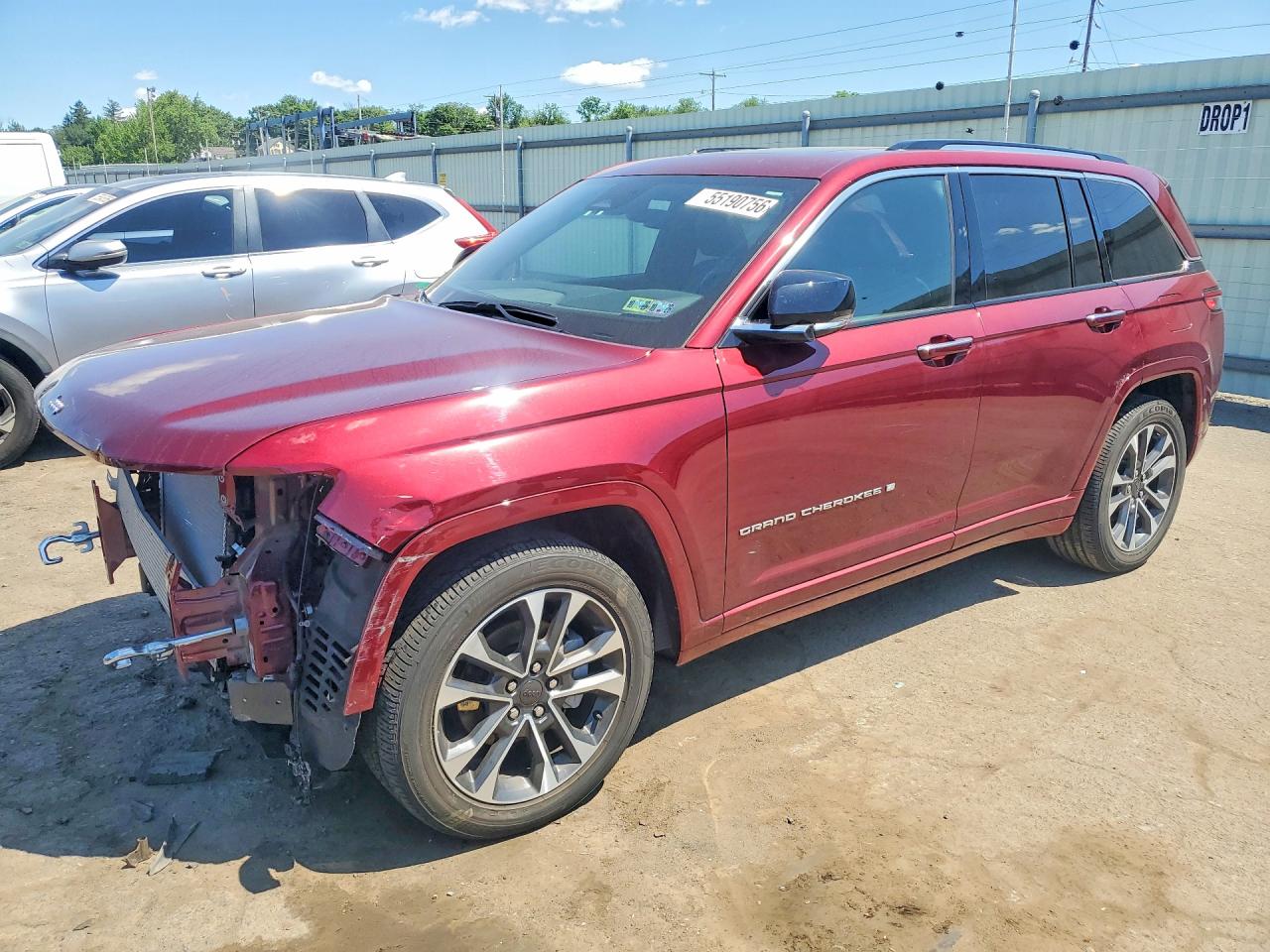 Salvage Jeep Cherokee Image