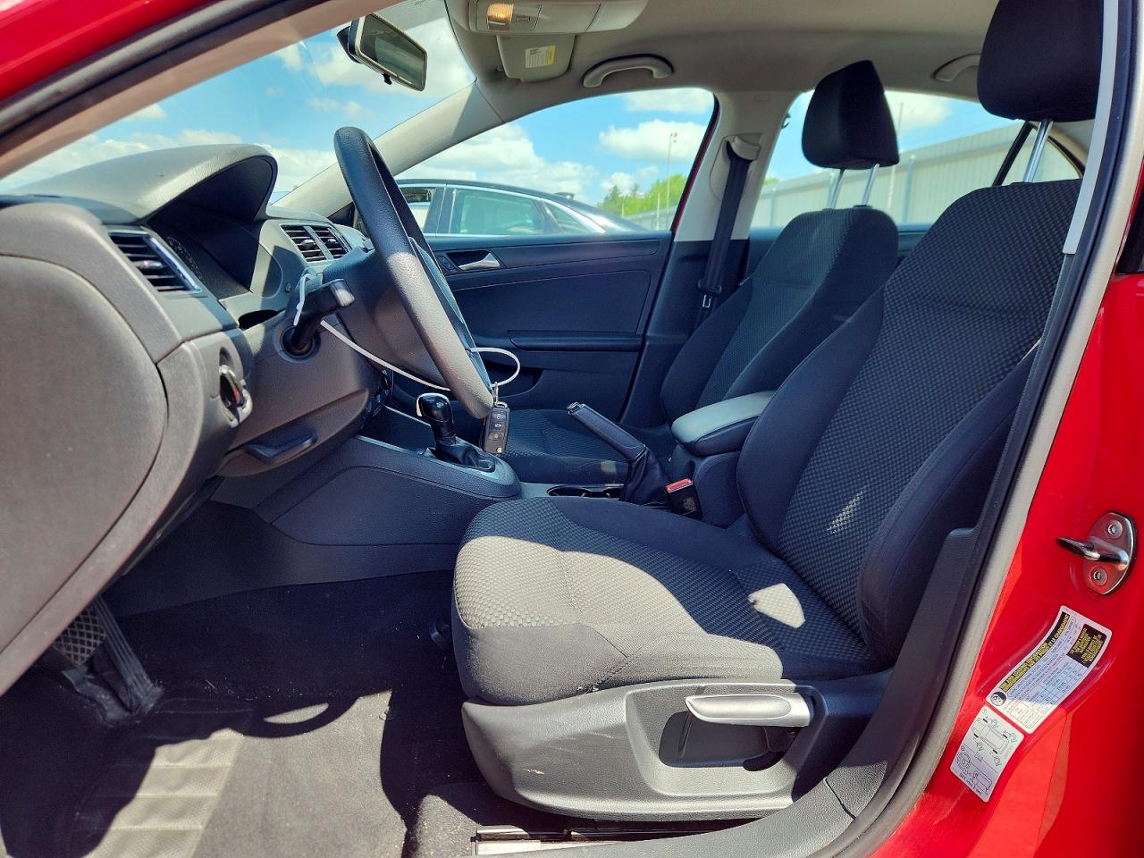Volkswagen Jetta Base