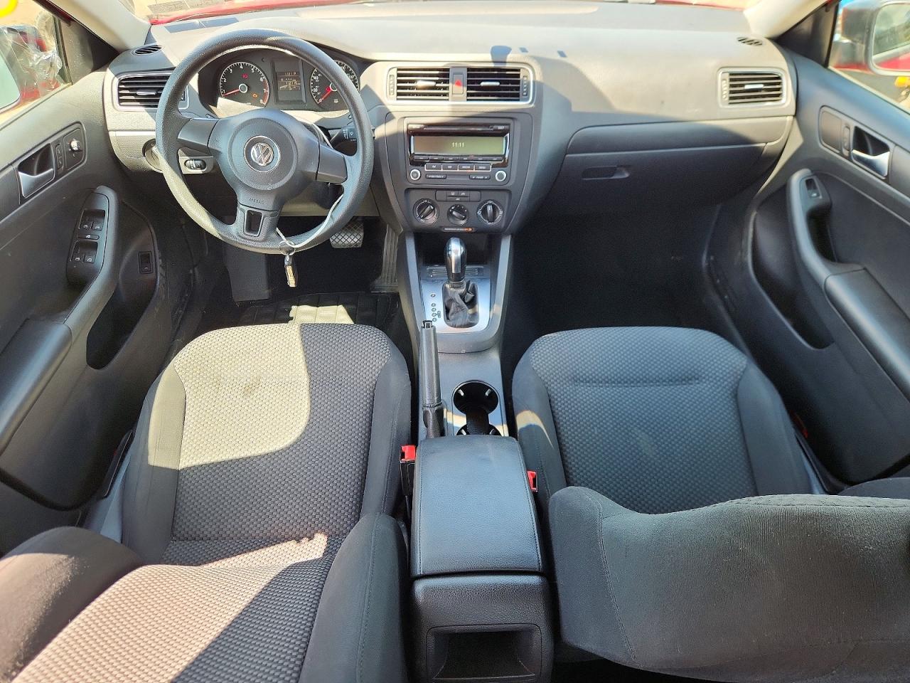 Volkswagen Jetta Base
