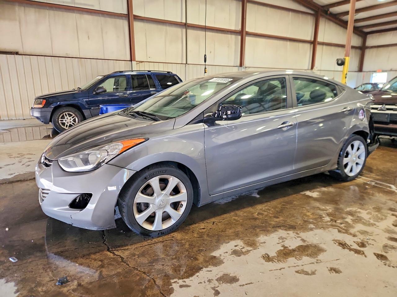 Salvage Hyundai ELANTRA Image