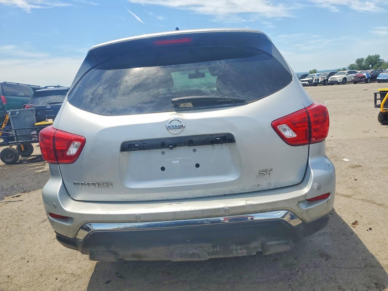 Nissan Pathfinder Sv
