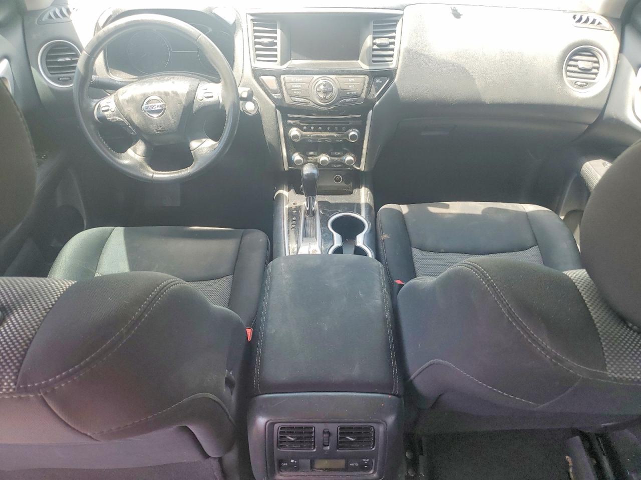 Nissan Pathfinder Sv