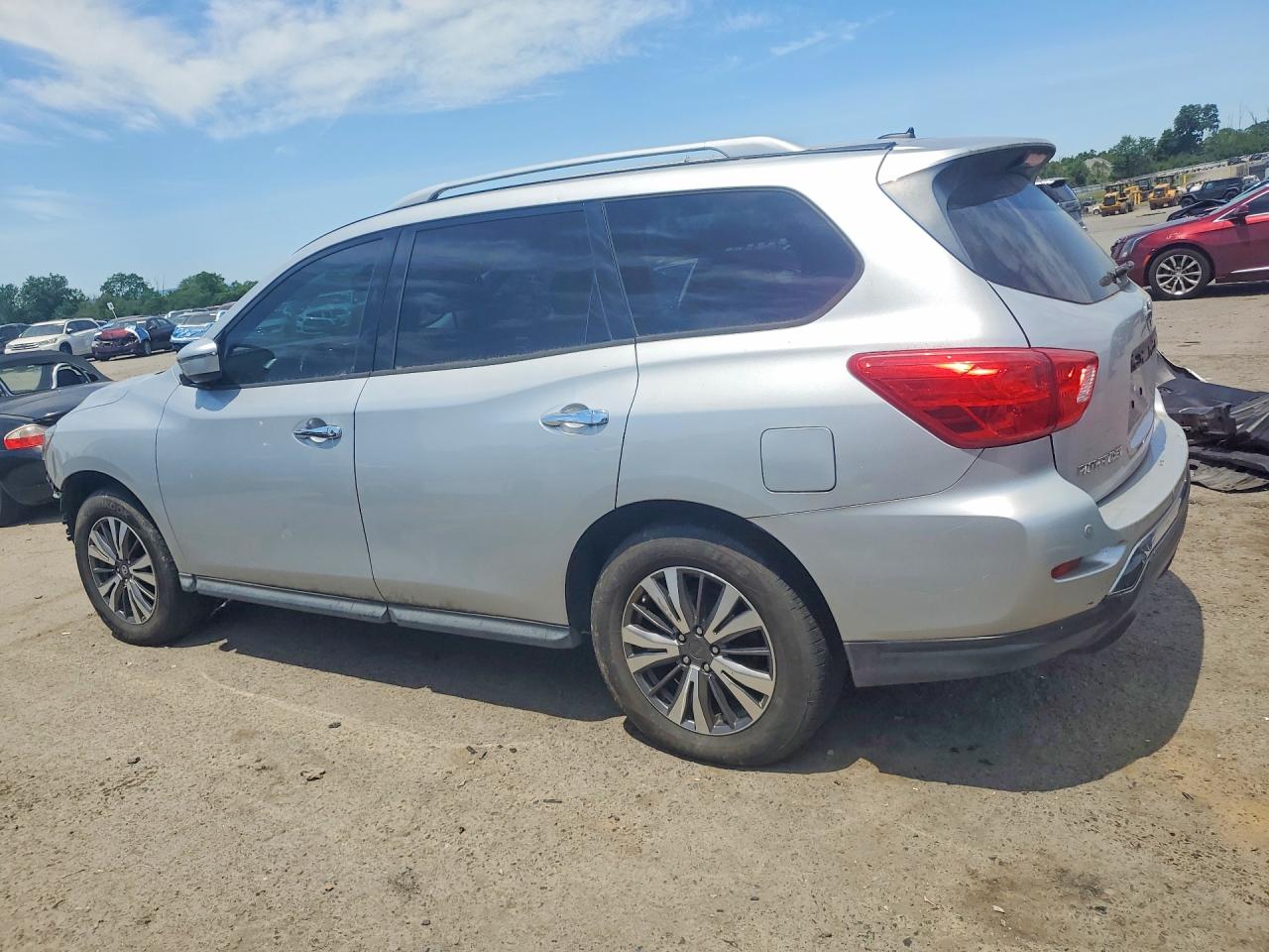 Nissan Pathfinder Sv