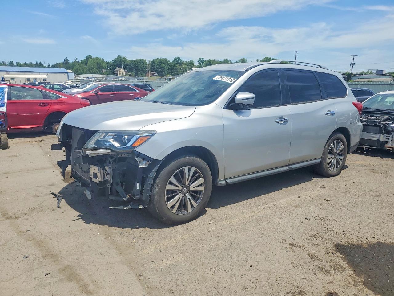 Salvage Nissan Pathfinder Image