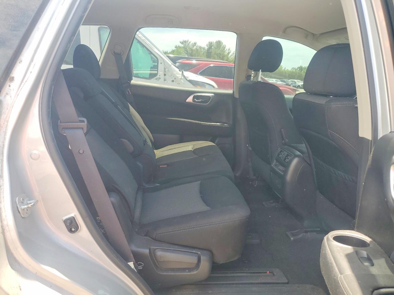 Nissan Pathfinder Sv