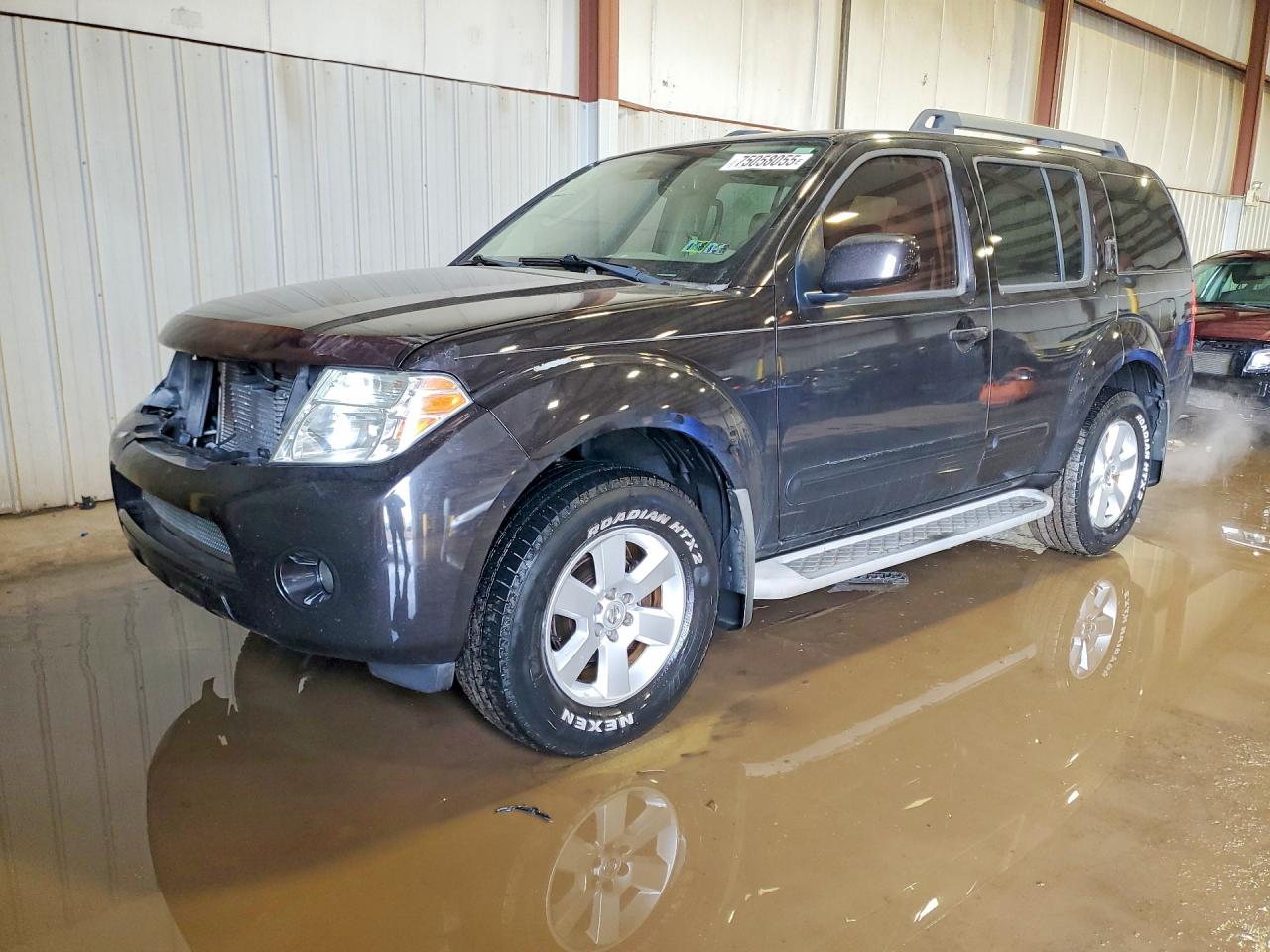 Salvage Nissan Pathfinder Image