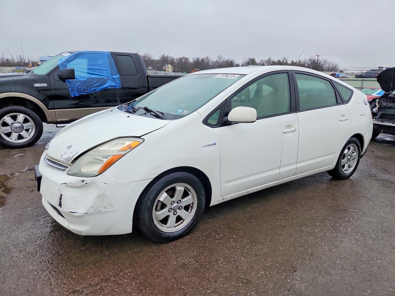 Salvage Toyota Prius Image