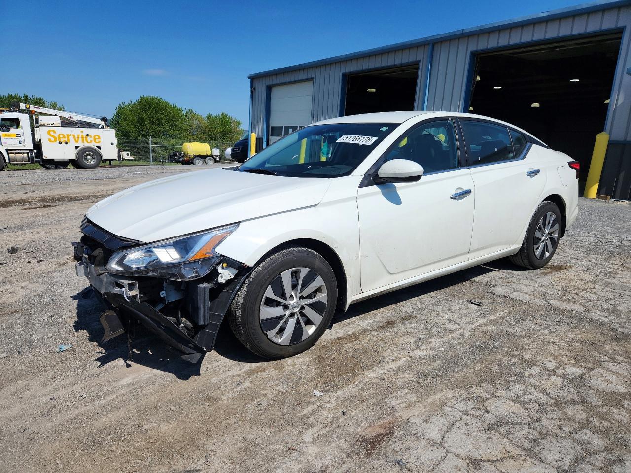 Salvage Nissan Altima Image
