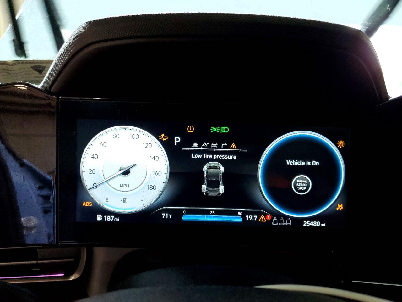 Hyundai ELANTRA Base
