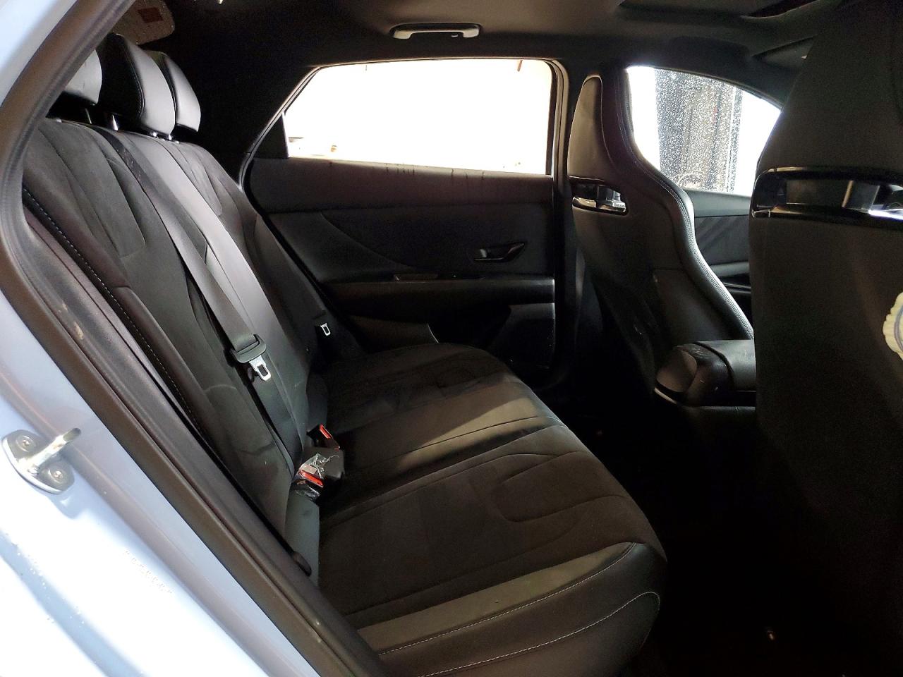 Hyundai ELANTRA Base