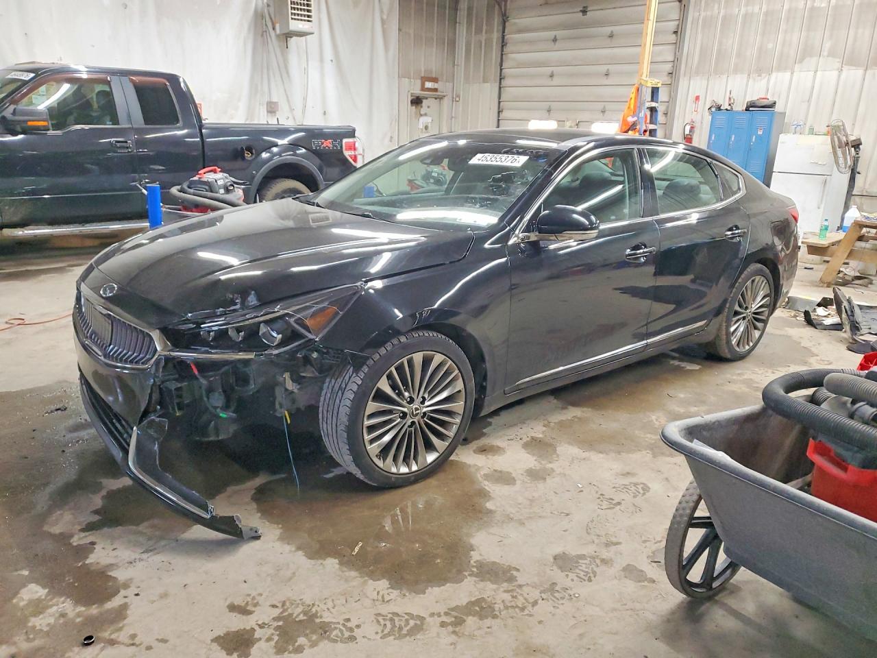 Salvage Kia Cadenza Image