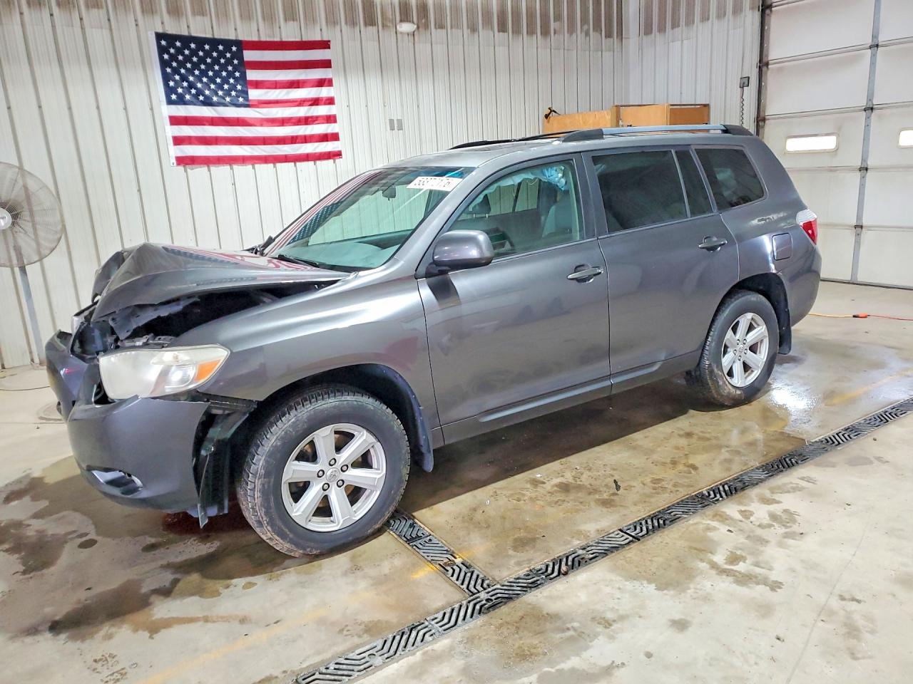 Salvage Toyota Highlander Image