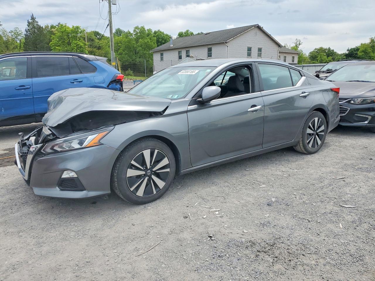 Salvage Nissan Altima Image