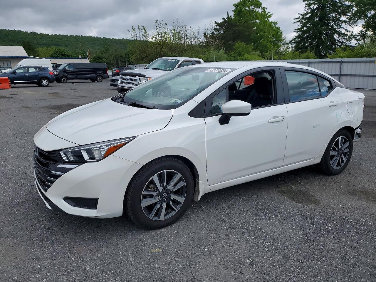 Salvage Nissan Versa Image