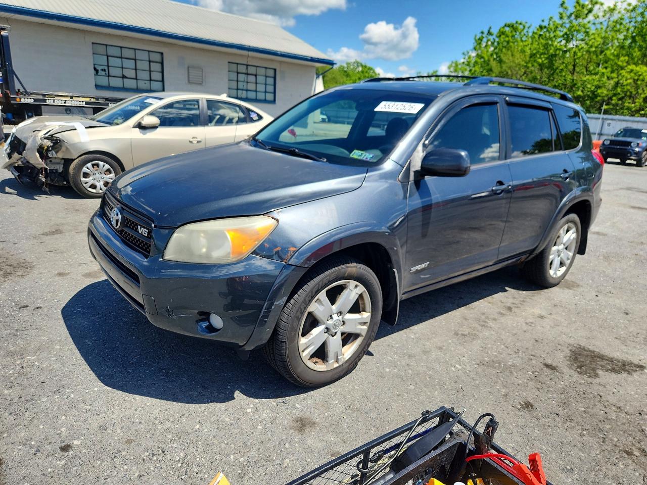 Salvage Toyota RAV4 Image