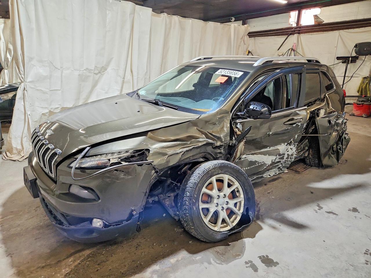 Salvage Jeep Cherokee Image