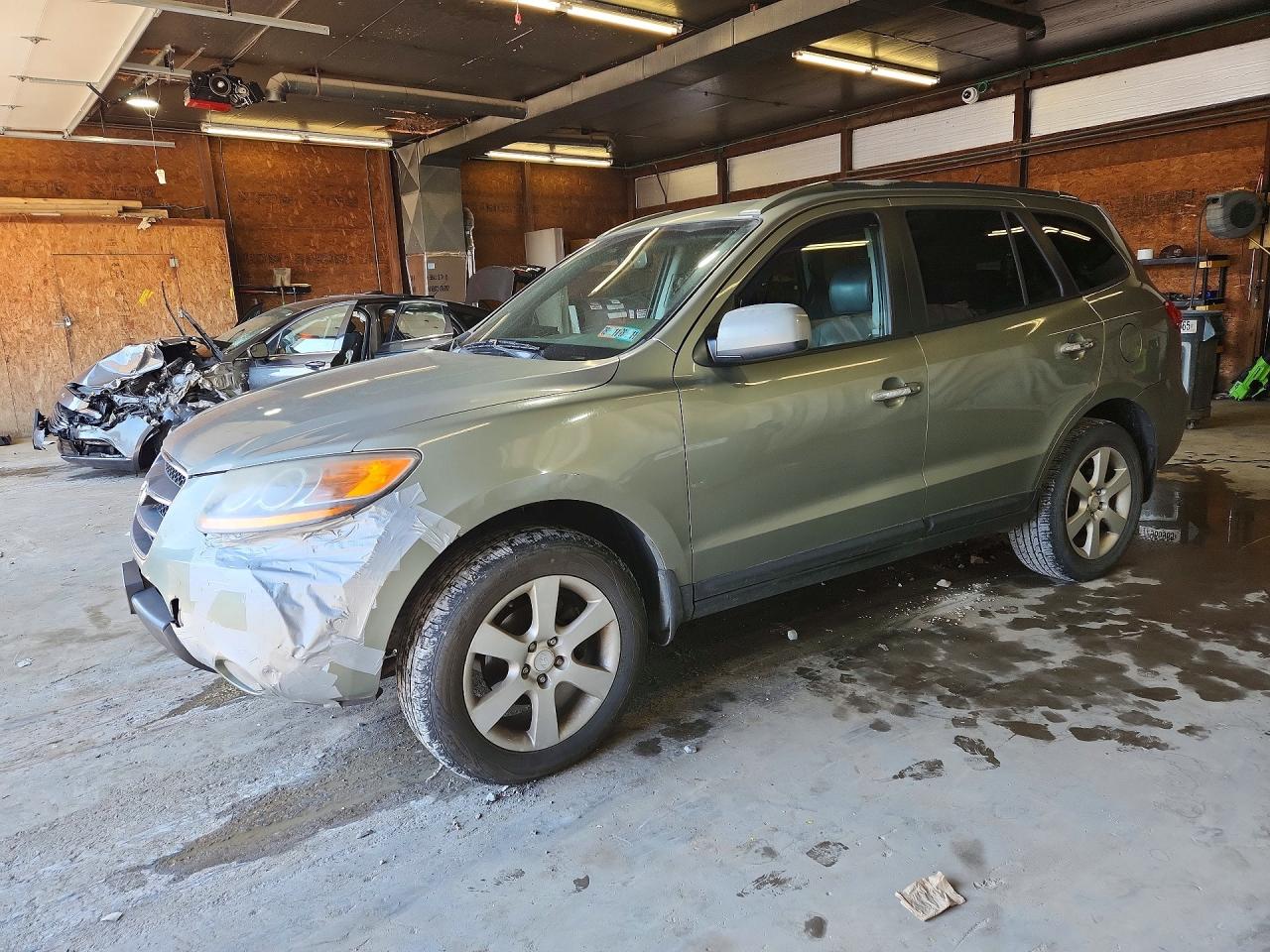 Salvage Hyundai SANTA FE Image