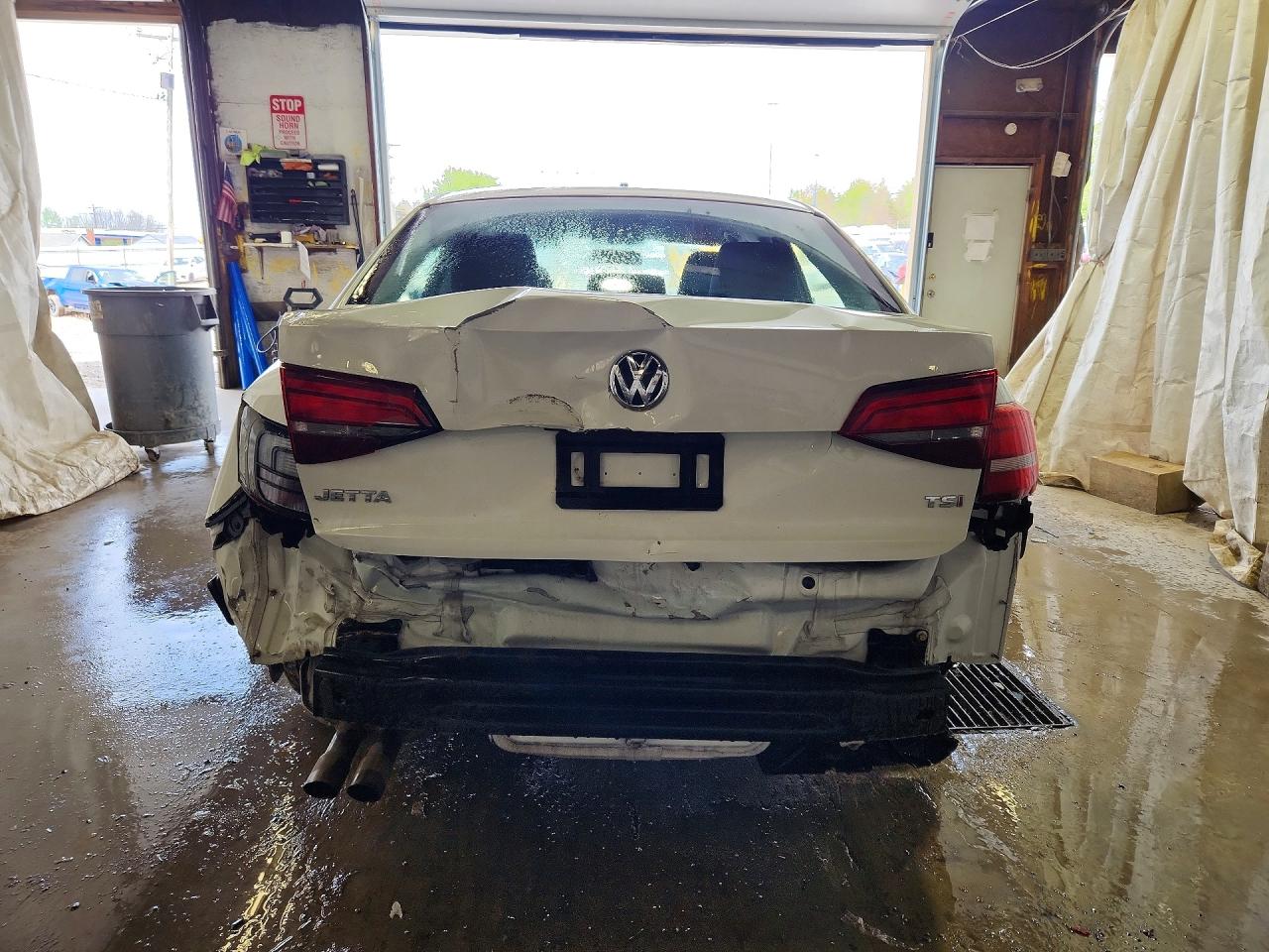 Volkswagen Jetta S