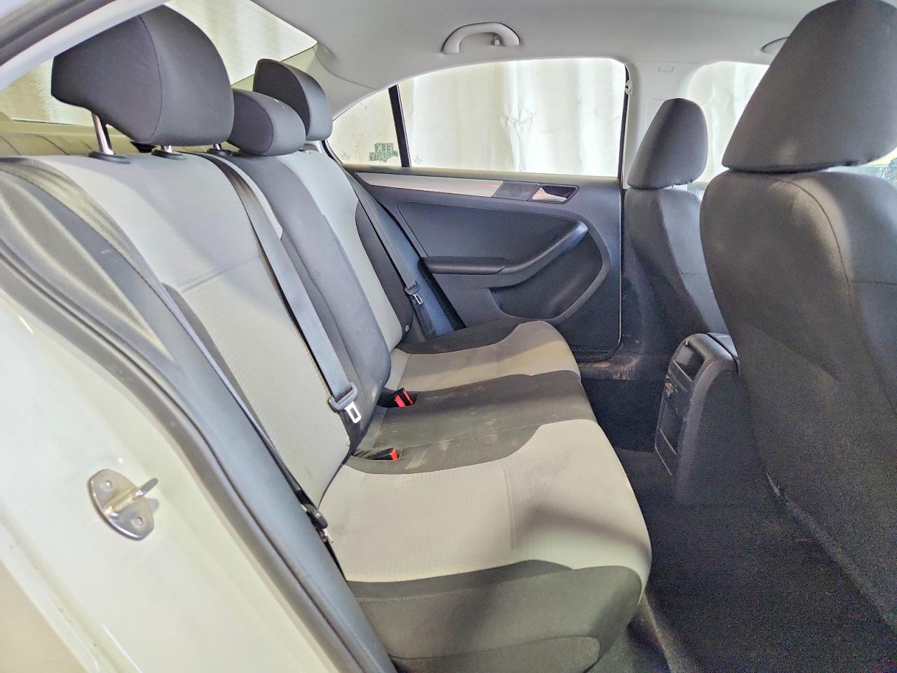 Volkswagen Jetta S