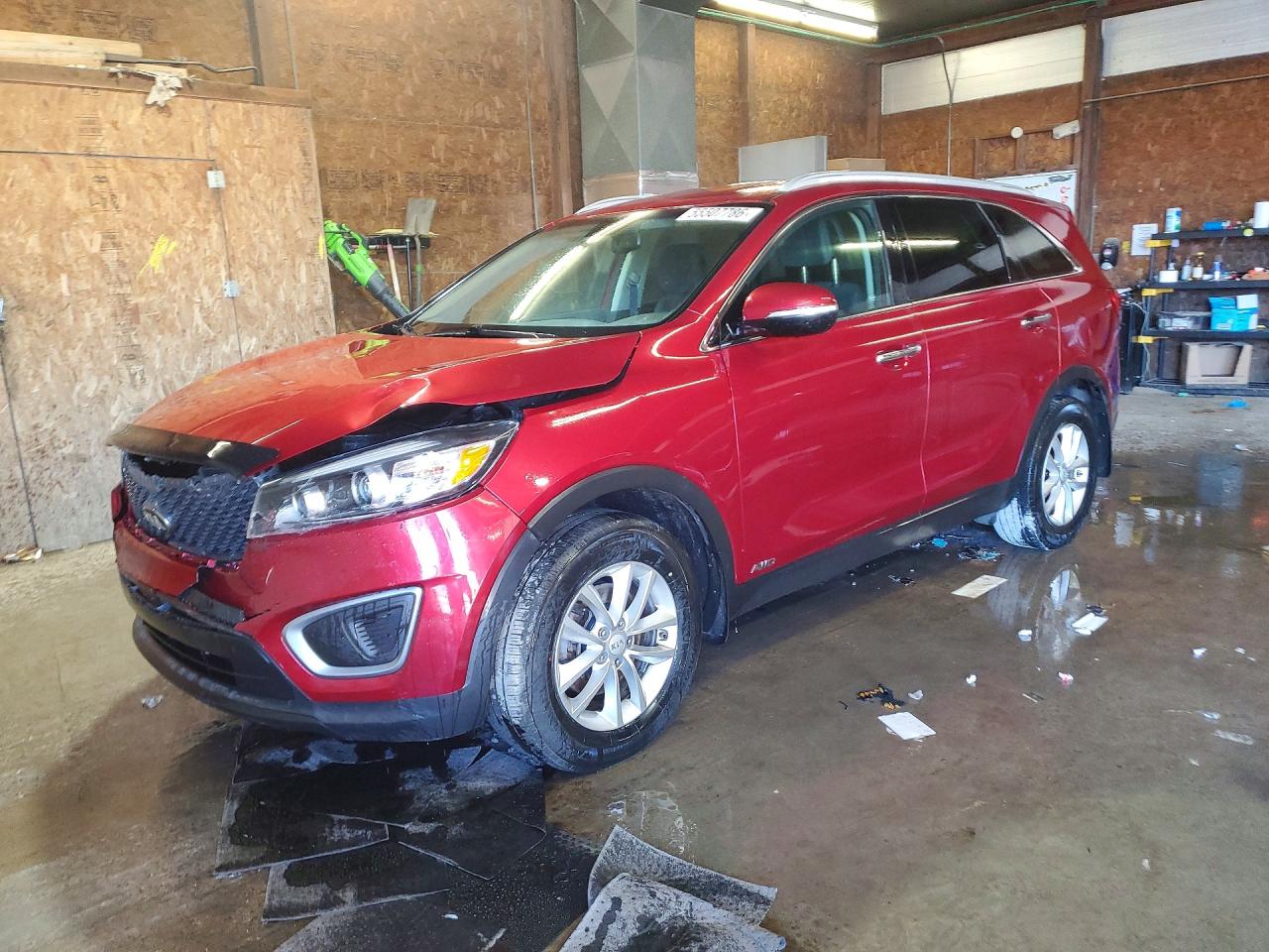 Salvage Kia Sorento Image