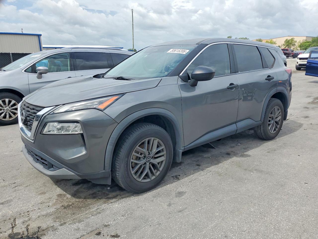 Salvage Nissan Rogue Image